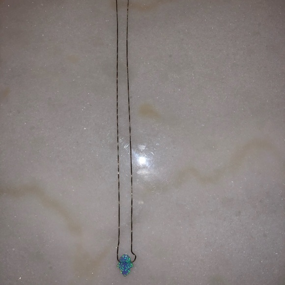 Blue hand of god necklace - Picture 2 of 3